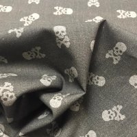 Miniatura de foto de Popelín gris estampado calaveras y tibias
