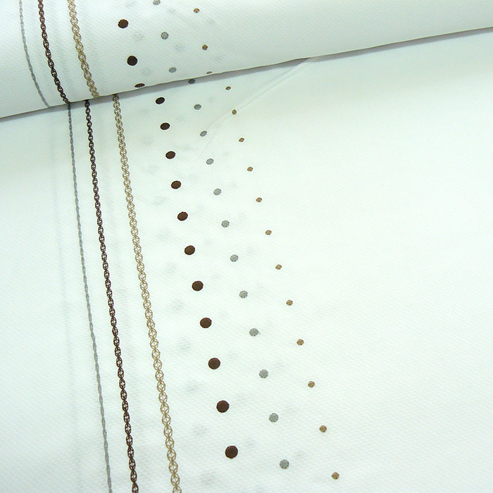 Foto de Piqué larisa blanco bordado cadenas y lunares