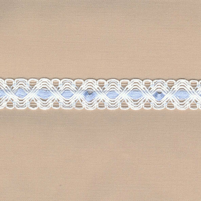 Foto de Galón pasacintas bolillo con cinta blanco-celeste 15mm