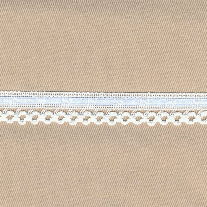 Foto de Puntilla pasacintas con cinta blanco y celeste 17mm