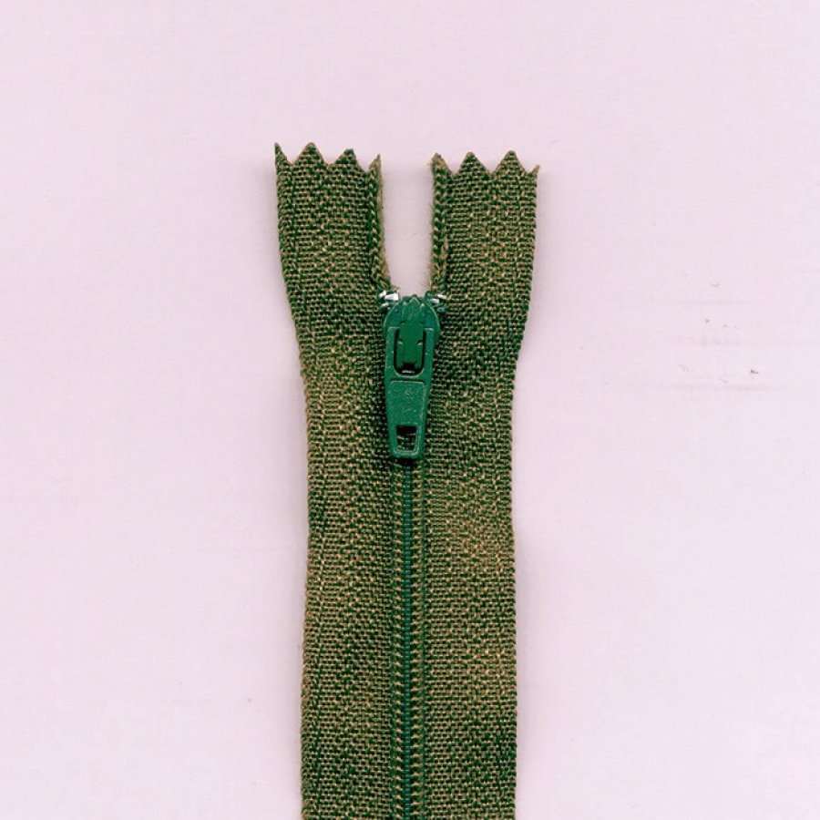 Cremallera de nylon cerrada 22cm verde musgo